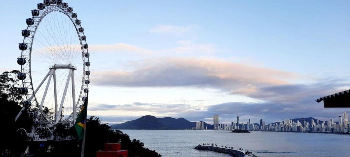 Para Casais, Predio Beira Mar, Em Frente A Roda Gigante Balneário Camboriú Buitenkant foto